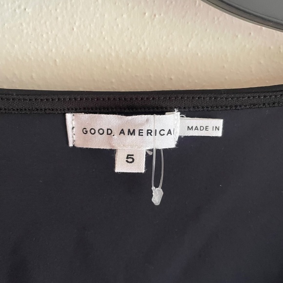 Good American Scuba Cropped Scoop Tee - Picture 5 of 7